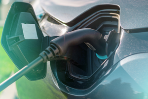 С какими вызовами сталкиваются владельцы электромобилей в использовании зарядных устройств?